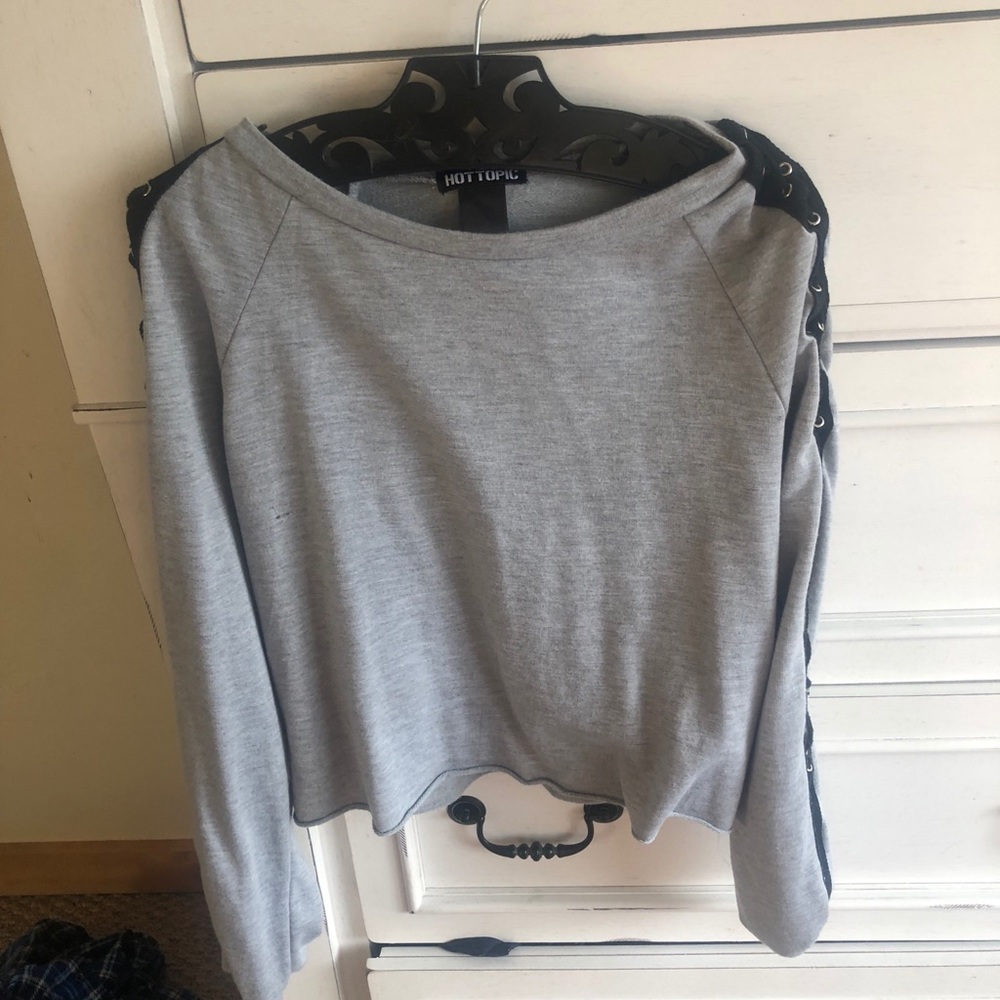 Hot topic top